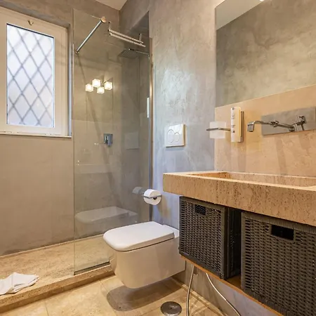 Colosseum Oasis * Rome